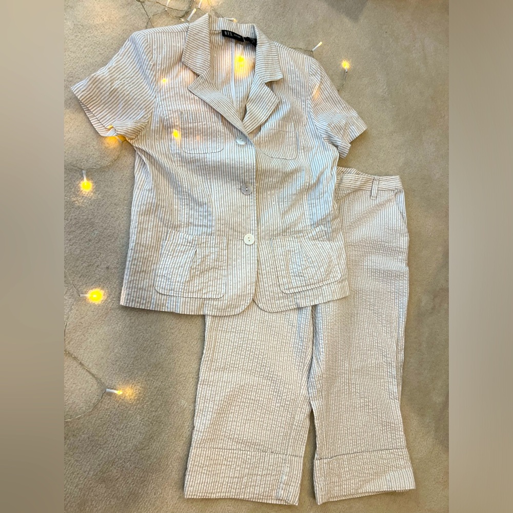 D.F.A. New York White Blazer and Capris Pants Set with Silver Stripes